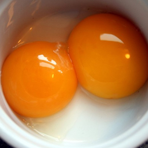 Egg-Yolks-With-Slow-Digesting-Protein-And-Cholesterol-For-Fast-Muscle-Building